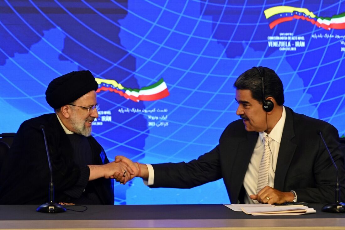 Ebrahim Raisi e Nicolás Maduro selam parceria