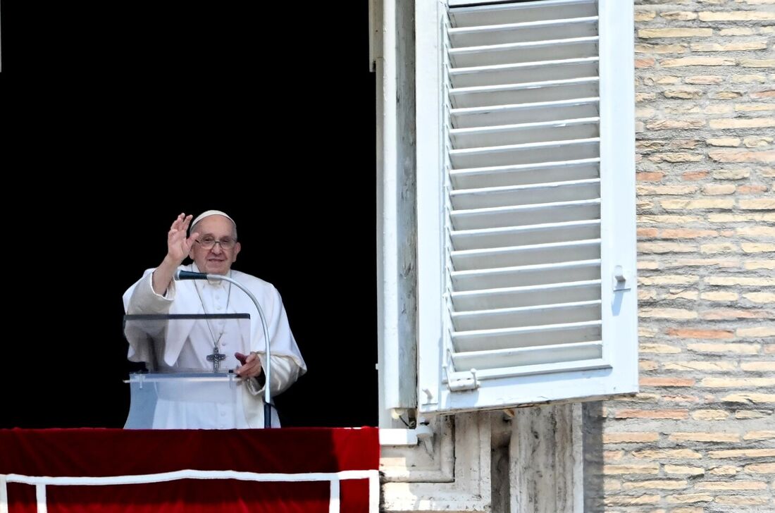 Papa Francisco denuncia massacre em uma escola em Uganda