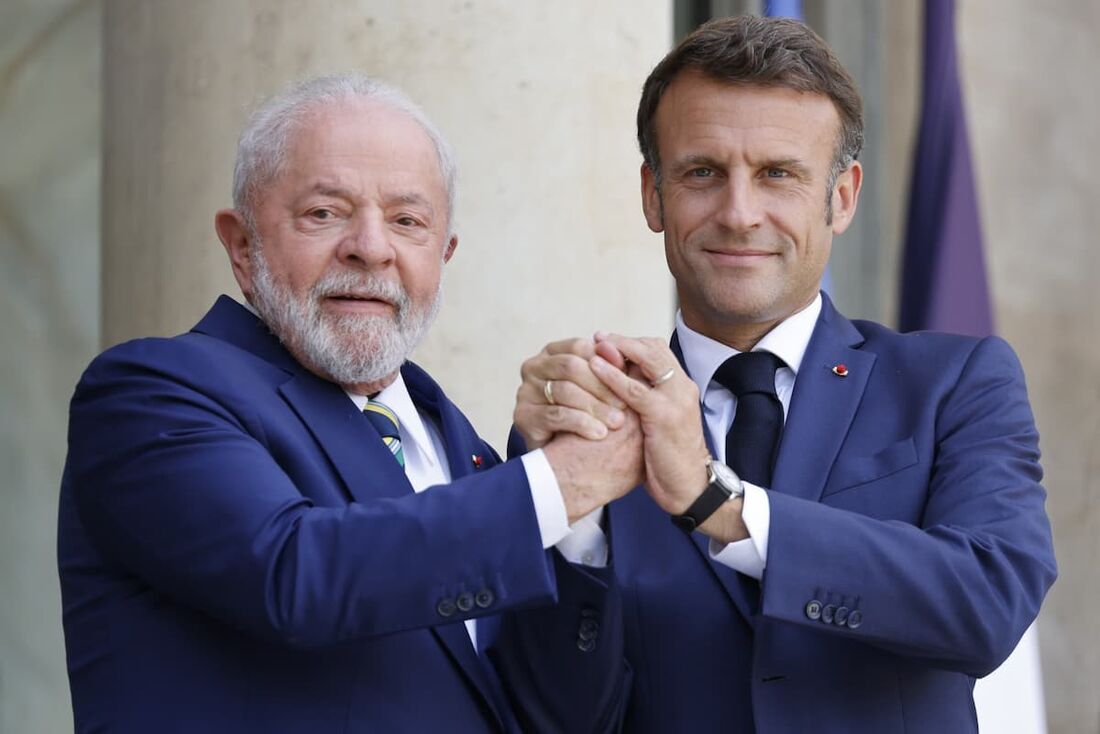 Presidente francês, Emmanuel Macron, com o presidente do Brasil, Luiz Inácio Lula da Silva