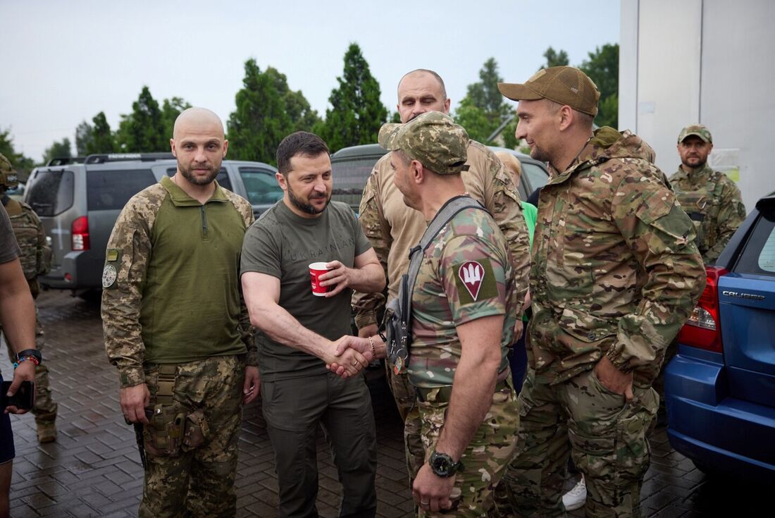 Zelensky visita a região de Donetsk