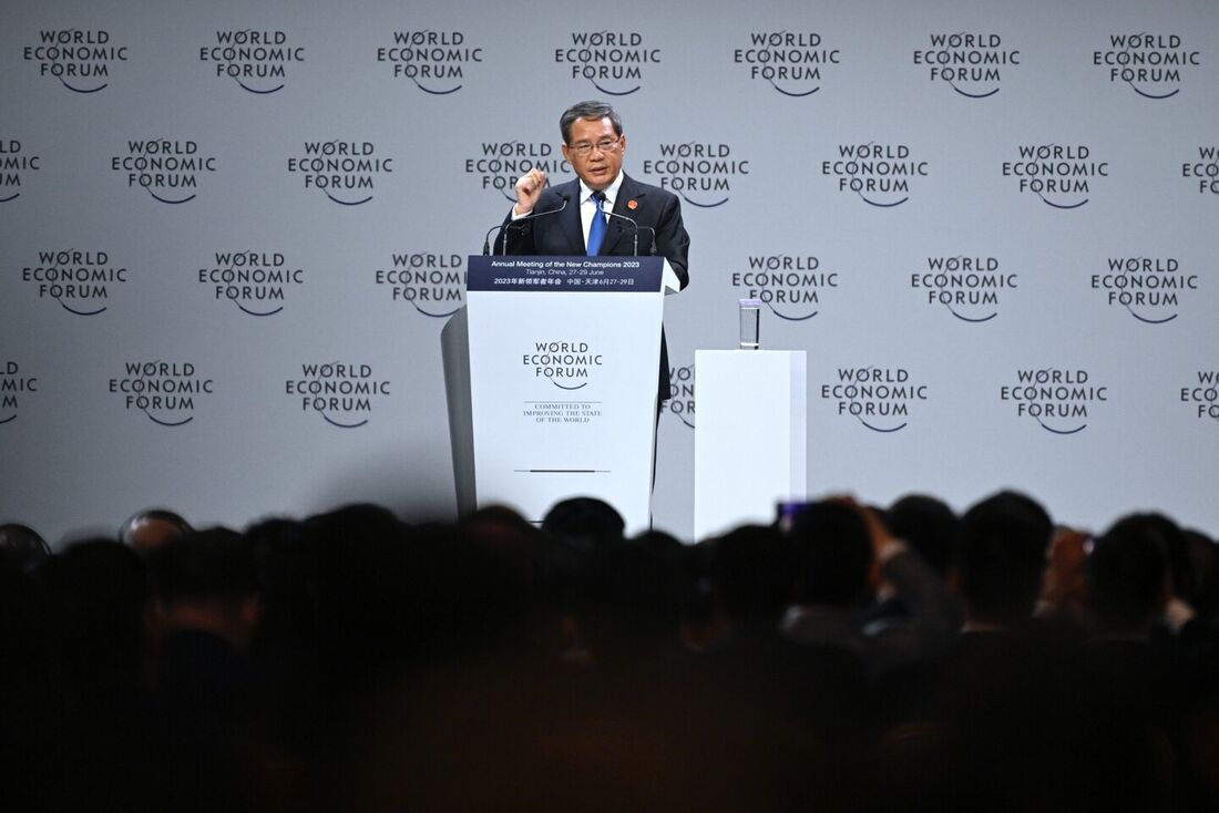 Primeiro-ministro chinês Li Qiang em discurso na cerimônia de abertura do Fórum Econômico Mundial (FEM)