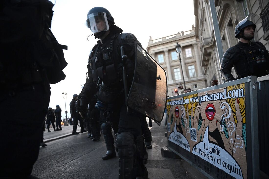 Soldados em rua na França; foram mobilizados 45 mil