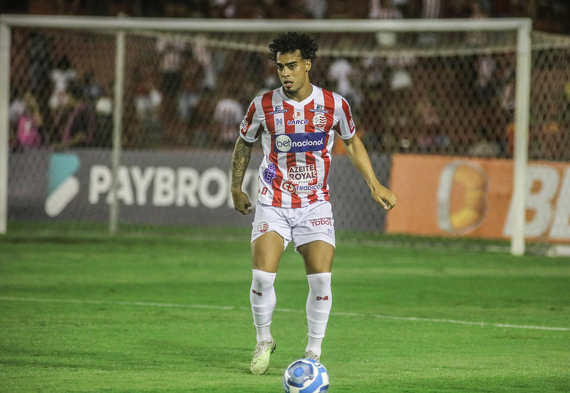 Rennan Siqueira, lateral do Náutico