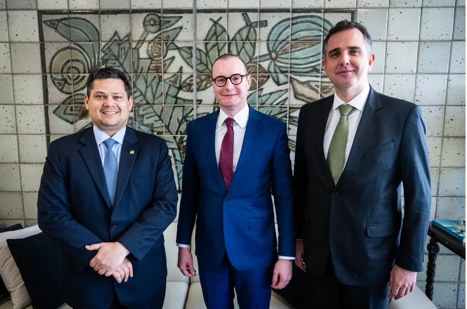 O senador Davi Alcolumbre, o advogado Cristiano Zanin, e o presidente do Senado, Rodrigo Pacheco