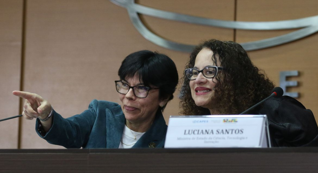 Presidente da Capes, Mercedes Bustamante, e a ministra Luciana Santos