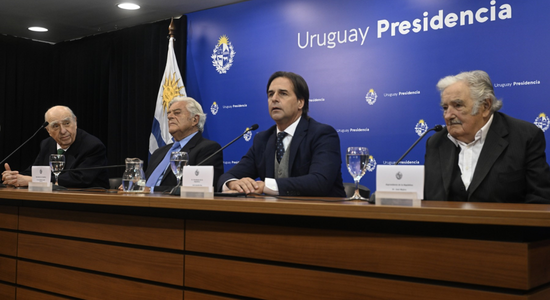 Da esquerda para a direita, Julio Maria Sanguinetti, Luis Alberto Lacalle, Luis Lacalle Pou e Jose Mujica 