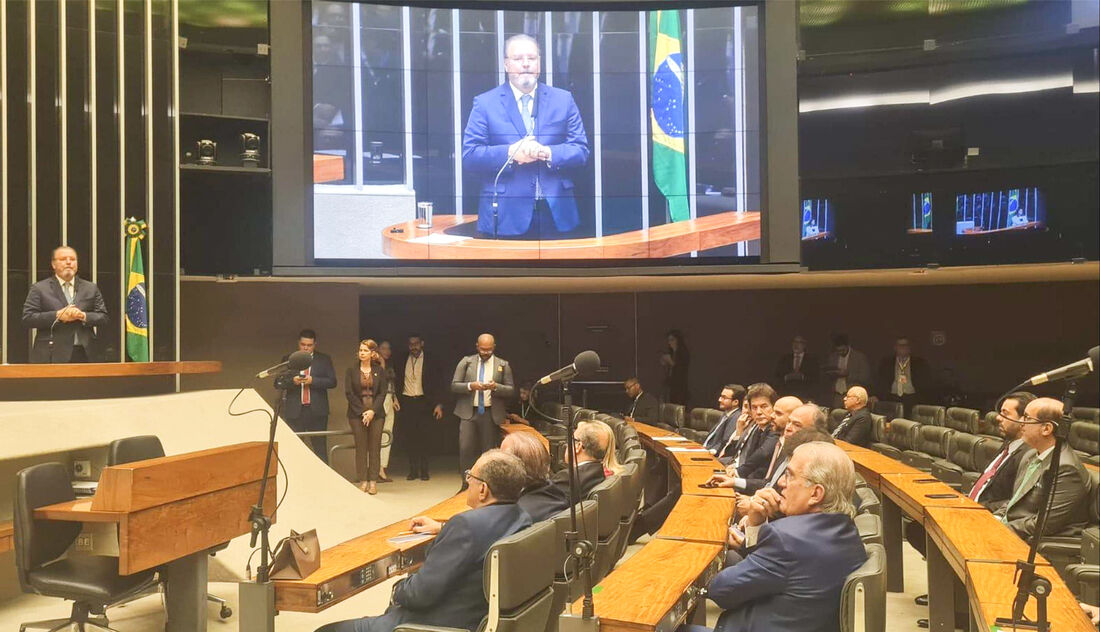 Emoção e prestígio na homenagem à Folha de Pernambuco na Câmara dos Deputados, em Brasília