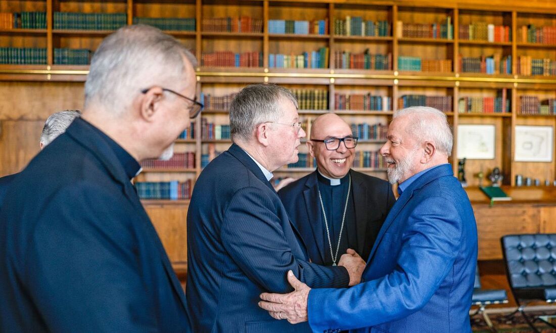  Presidente Lula recebe o presidente da Conferência Nacional dos Bispos do Brasil, Dom Jaime Spengler, e o núncio apostólico do Vaticano no Brasil, Dom Giambattista Diquattro.