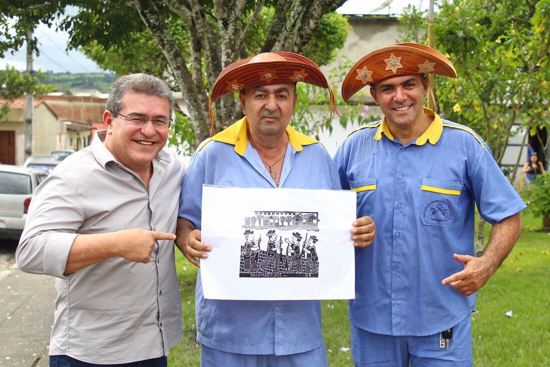Deputado estadual Luciano Duque (Solidariedade) é homenageado por bacamarteiros