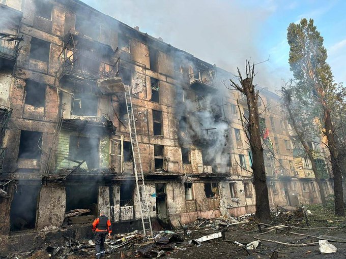 Prédio destruído em Dnipropetrovsk após ataque de terça (13)