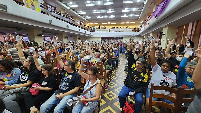 Professores decidem pela continuidade da greve do estado nesta quinta-feira (15)