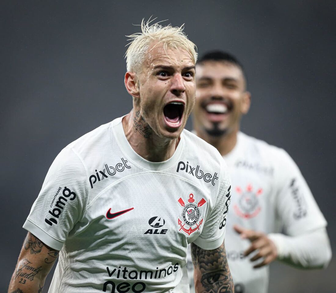 Corinthians encara o Santos no primeiro jogo da semifinal do