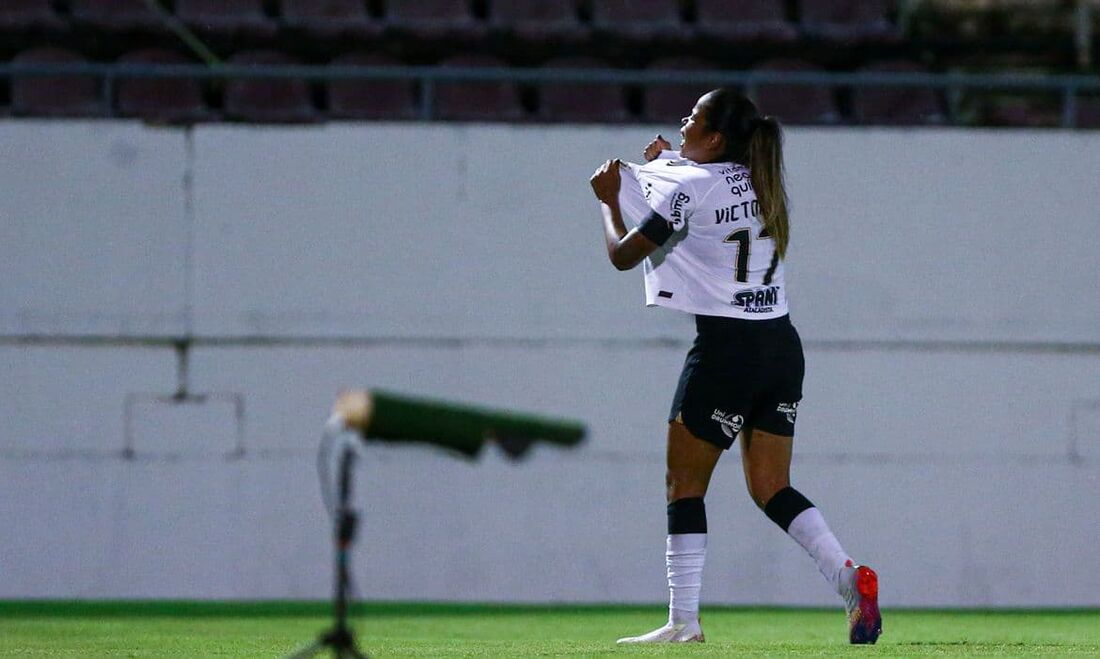 Corinthians larga na frente nas quartas de final do Brasileiro Feminino