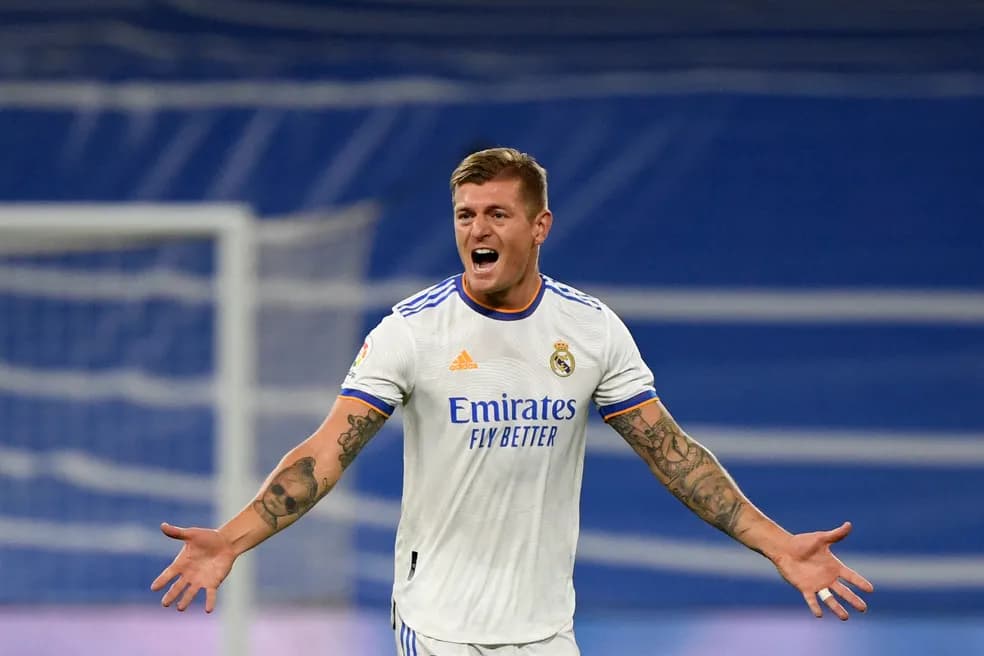 Tony Kroos vai defender o Real Madrid por mais uma temporada 