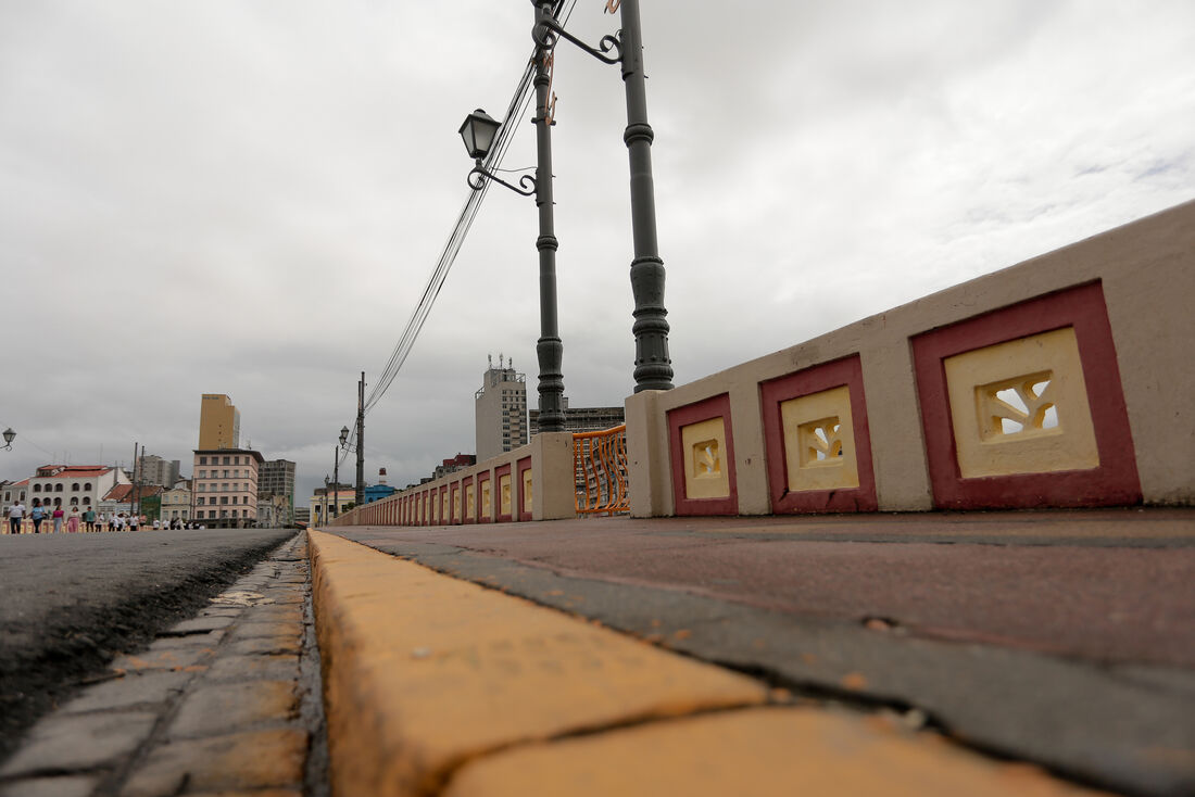 Ponte Maurício de Nassau, que liga o bairro de Santo Antônio ao Bairro do Recife