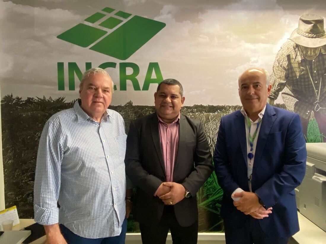 Presidente do Iterpe, Henrque Queiroz; superintende do Incra, Givaldo Cavalcante e o presidente da Compesa,, Romildo Porto