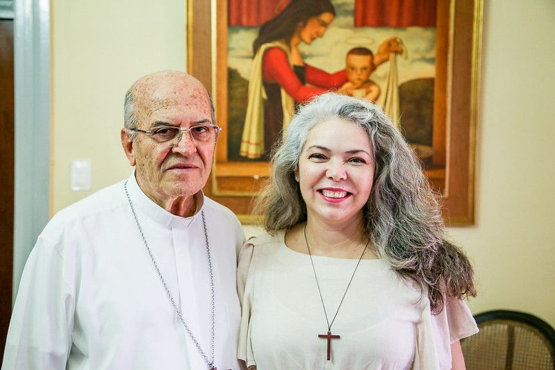 Vereadora Liana Cirne (PT) homenageia o arcebispo dom Fernando Saburido