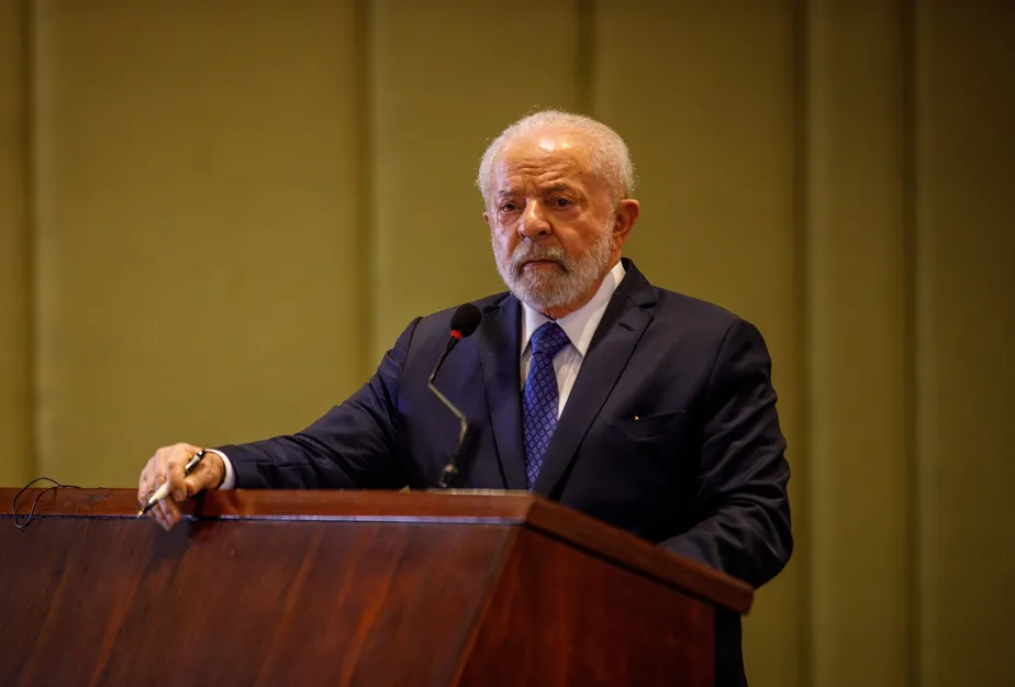 O presidente Luiz Inácio Lula da Silva fala no Palácio do Itamaraty, em Brasília, após reunião com presidentes da América do Sul 