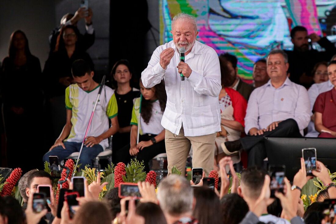 Presidente Lula instiga alunos a se inscreverem no Enem, em evento no IFPE Paulista