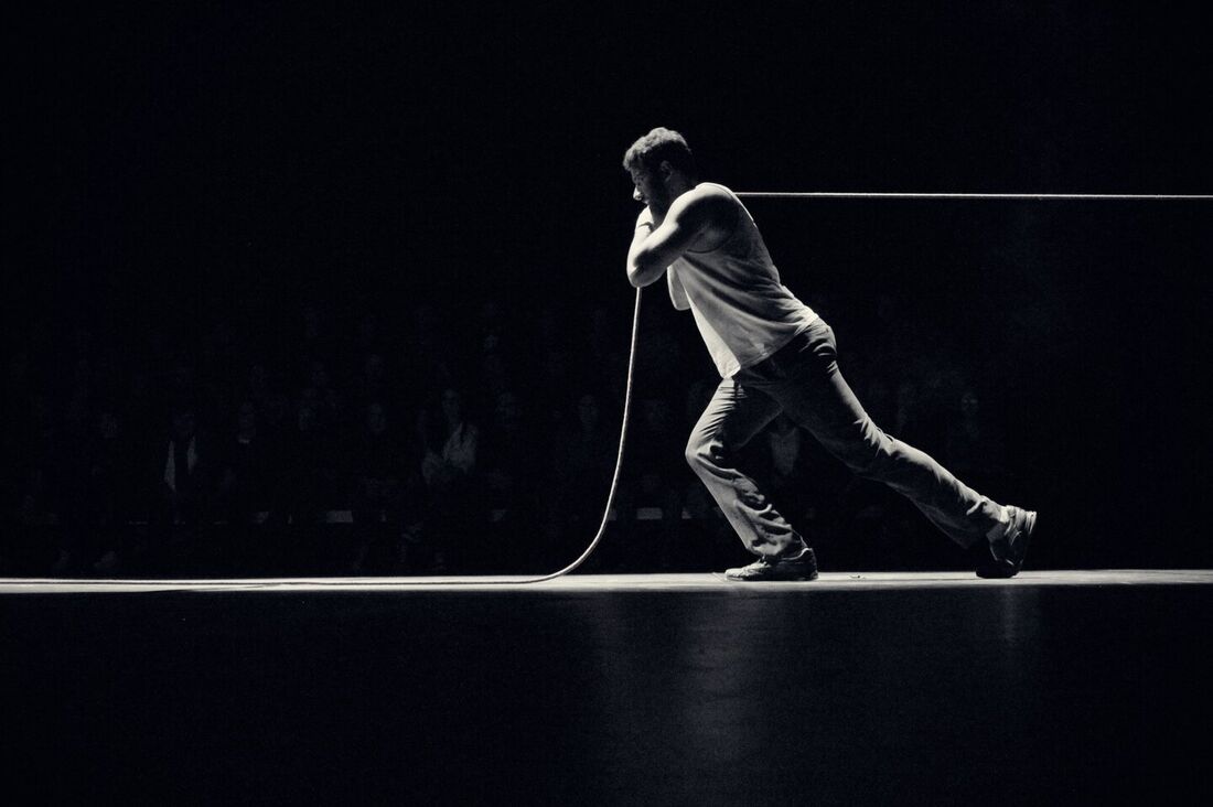 Coletivo de teatro Resta 1