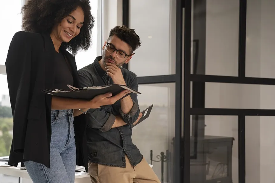 Cerca de 21% dos americanos de 50 a 64 anos conheceram seu parceiro no trabalho