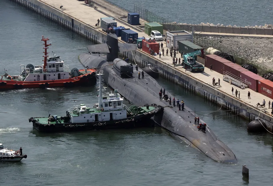 Submarino USS Michigan chega a porto sul-coreano