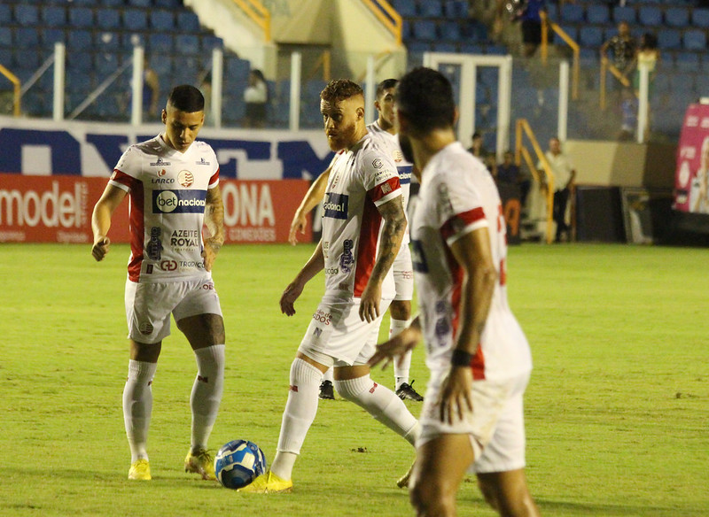 Souza marcou gol de falta