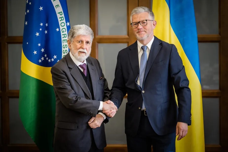 Celso Amorim e o vice-chanceler da Ucrânia, Andrii Melnyk, durante visita a Kiev em abril 