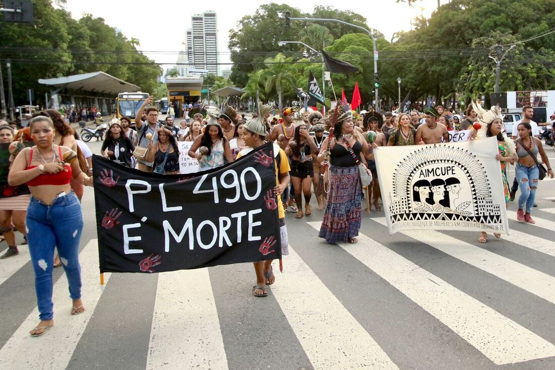 Grupos protesta contra a tese da PL do Marco Temporal das terras indigenas