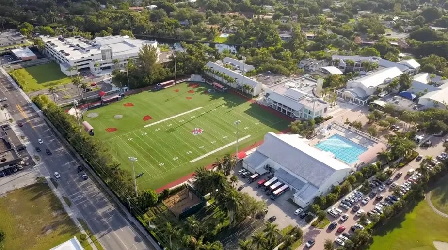 Saiba como é e quanto custa a escola de luxo que Messi escolheu para os  filhos em Miami; veja fotos - Folha PE