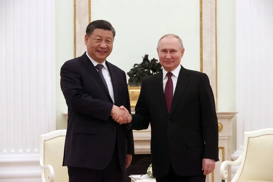 Presidente da China, Xi Jinping, se encontra com par russo, Vladimir Putin, no Kremlin 