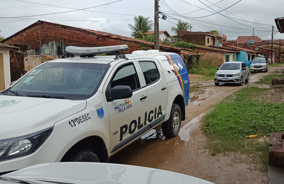 Ao todo, 50 policiais civis, entre delegados agentes e escrivães participam da operação