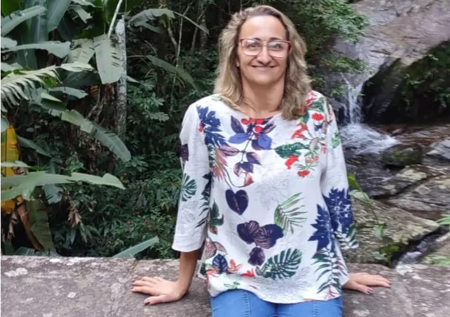 Claudia Maria da Silva Santos, de 54 anos, foi baleada perto do acesso à Linha Vermelha, no Rio