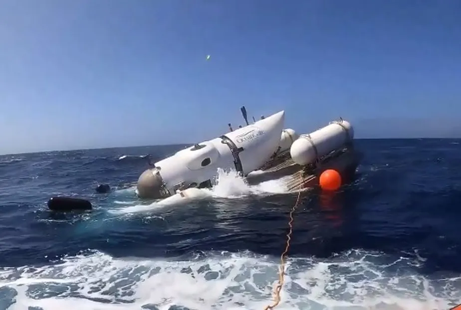 Submersível da OceanGate leva turistas aos destroços do Titanic