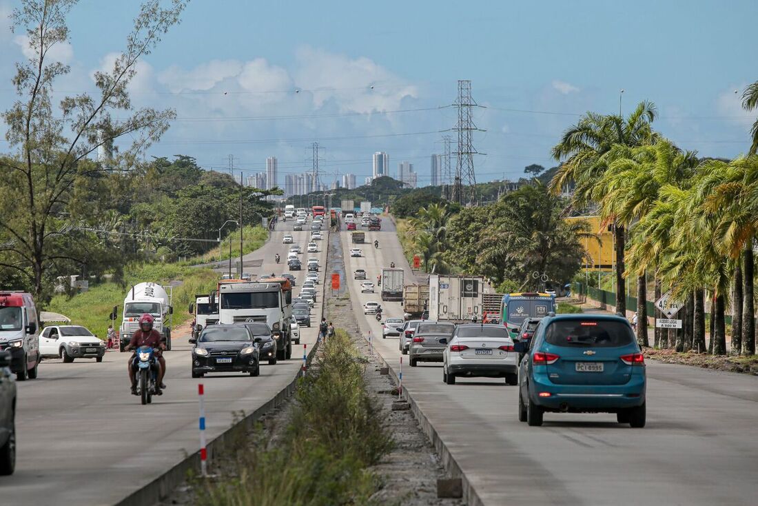 BR-232, na saída do Recife