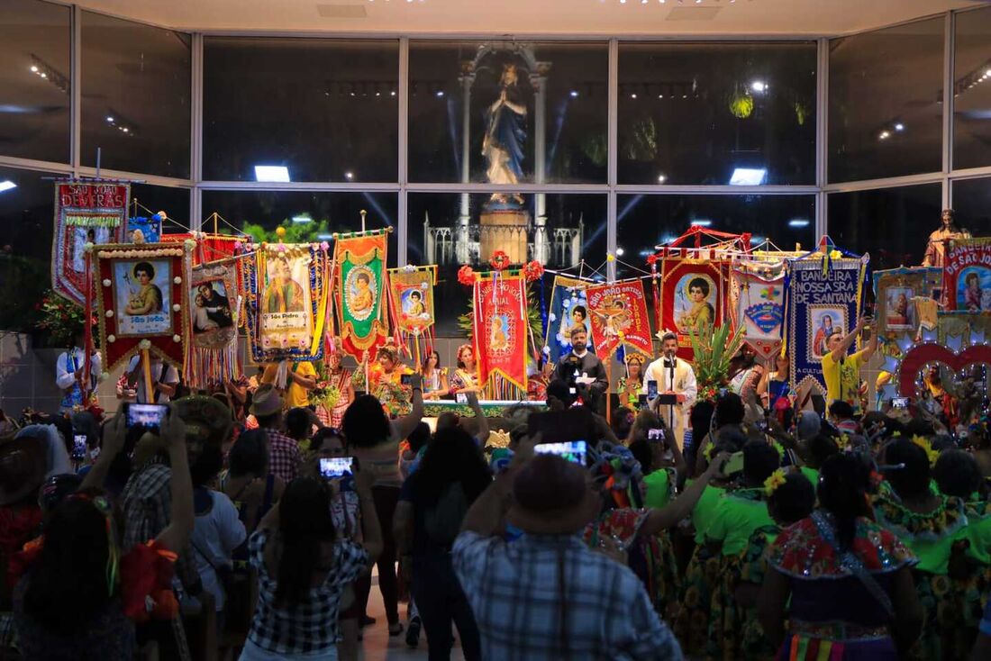 Imagem do Santuário do Morro da Conceição, na Zona Norte do Recife, na noite desta quinta-feira (22)