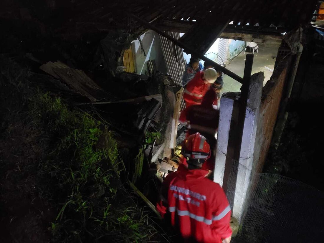 Corpo de Bombeiros foi acionado para o local por volta das 3h30