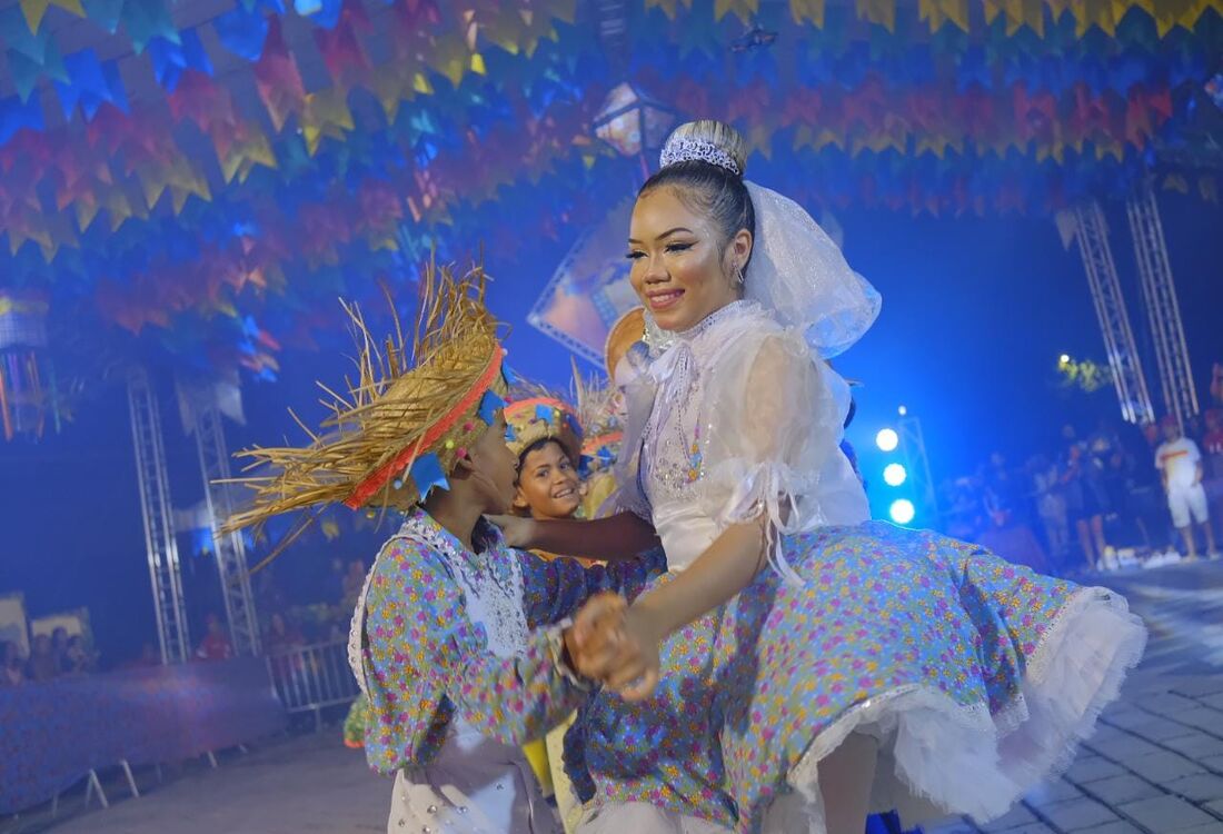 Quadrilha junina se apresenta no Polo Parque da Cidade