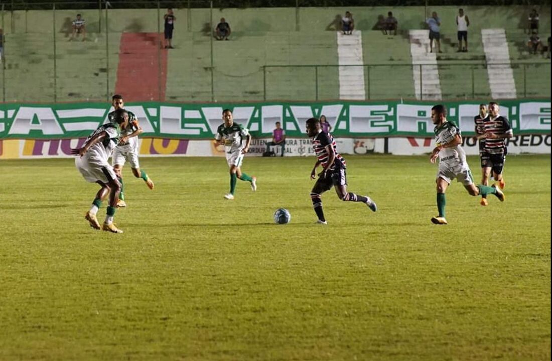 Santa Cruz-PE sai na frente, mas Sousa vira o jogo e vence por 2 a