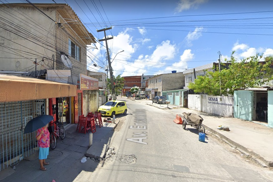 Acidente aconteceu na avenida Encanta Moça, no bairro do Pina, na Zona Sul do Recife