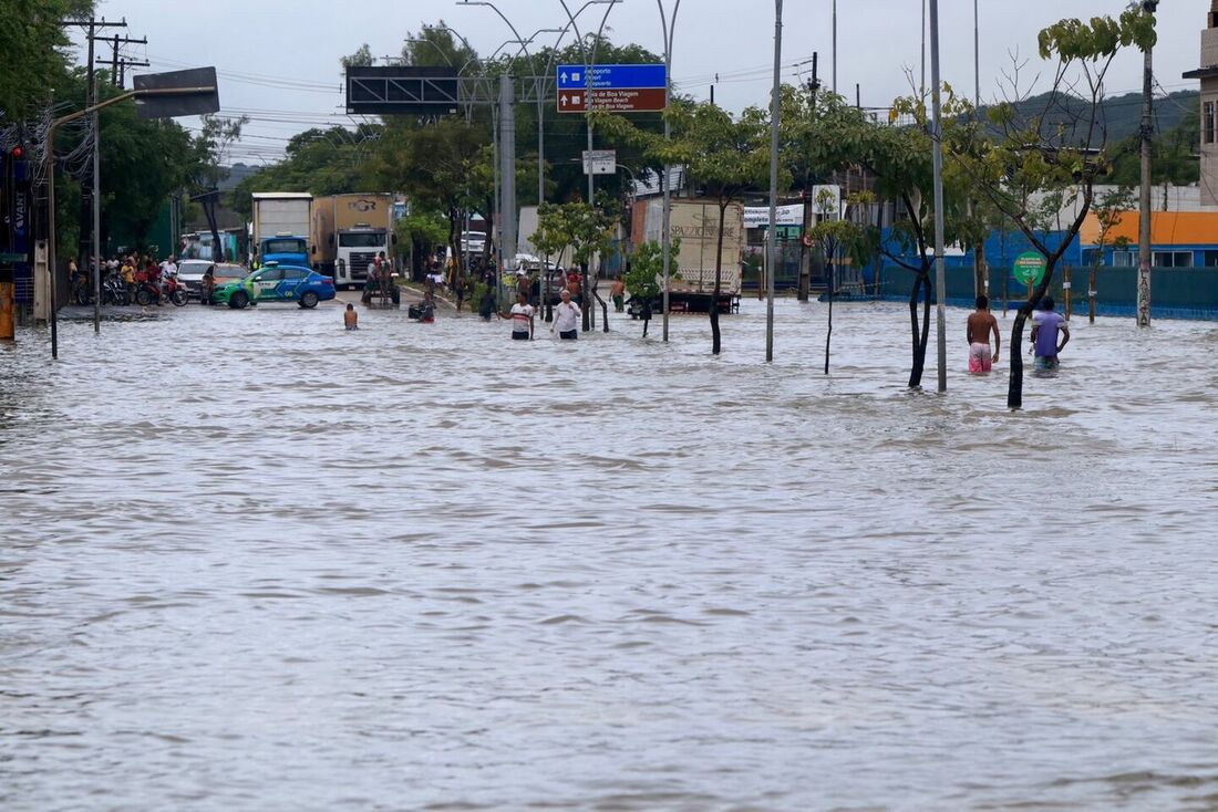 Av.Recife na altura da entrada do Ibura