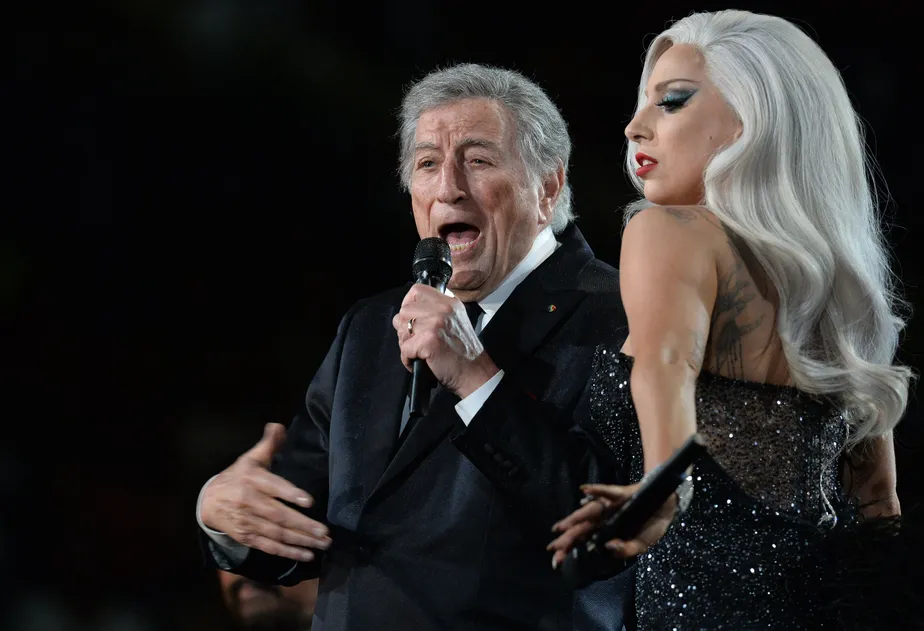 O cantor Tony Bennett e Lady Gaga se apresentaram juntos no 57&ordm; Grammy Awards, em Los Angeles, em 2015. 