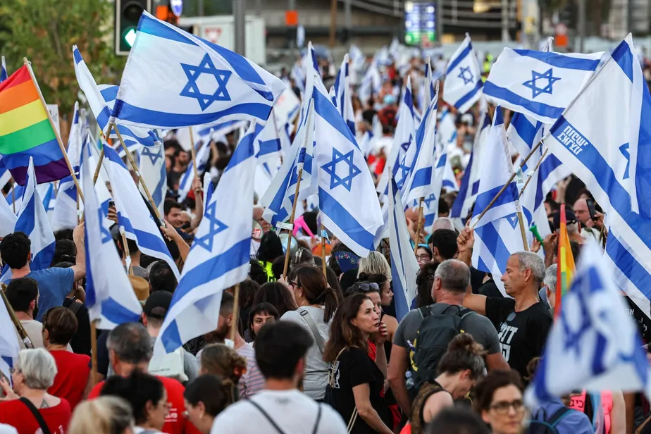 Manifestantes protestam contra reforma judicial em Israel 