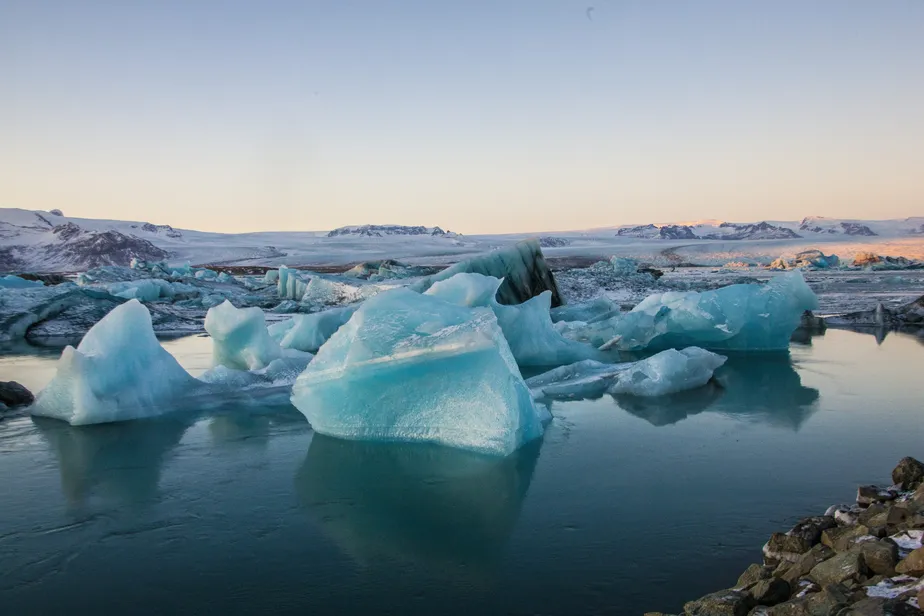 As mudanças climáticas estão acelerando o derretimento das geleiras e causando a liberação de microrganismos milenares 