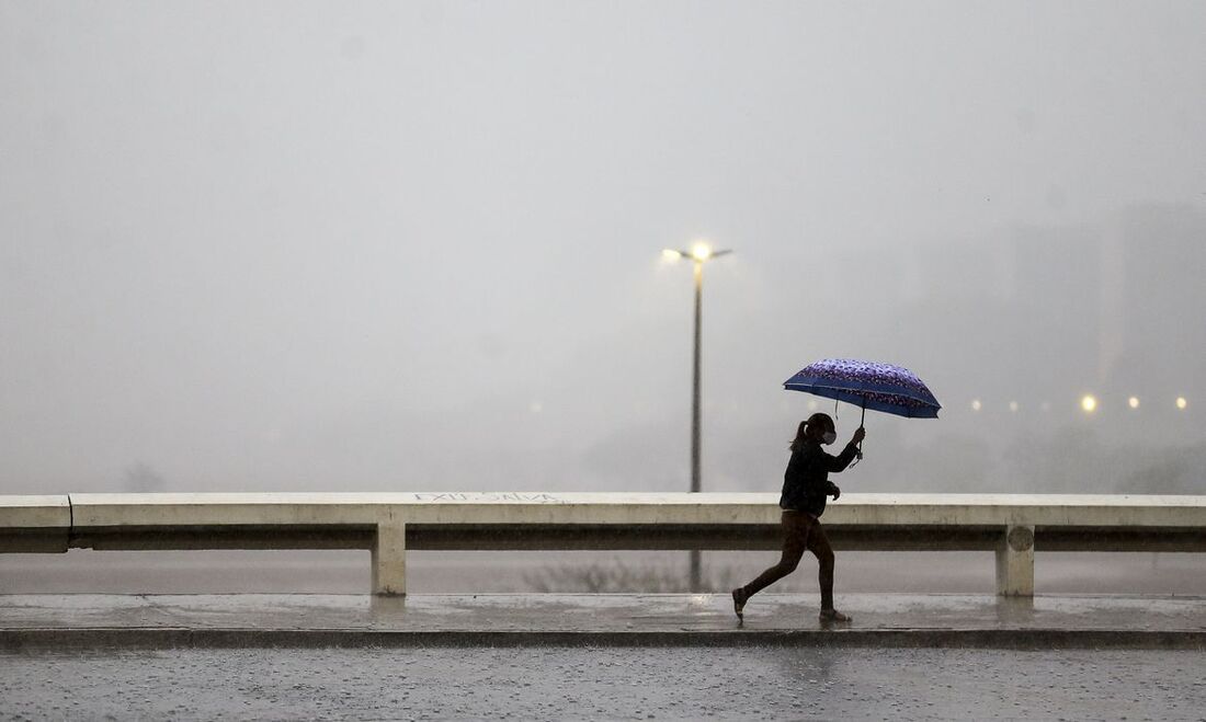 Inmet e Apac prevêem pancadas de chuva e tempo parcialmente nublado.