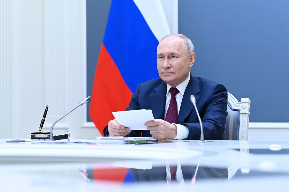O presidente russo, Vladimir Putin, participa de uma reunião do Conselho de Estado da Organização de Cooperação de Xangai
