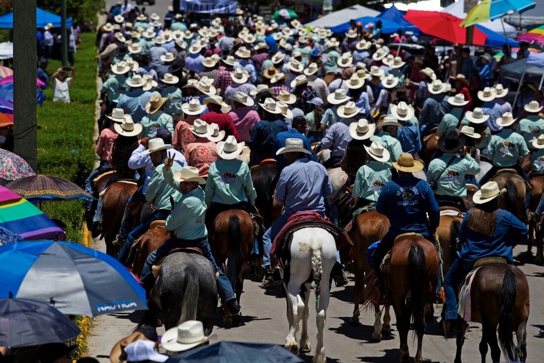 Cavaleiros participam da Grande Cavalgada Villista, que é celebrada para marcar o 100&ordm; aniversário do assassinato do fora-da-lei mexicano que se tornou revolucionário Francisco "Pancho" Villa, em Parral, estado de Chihuahua, México