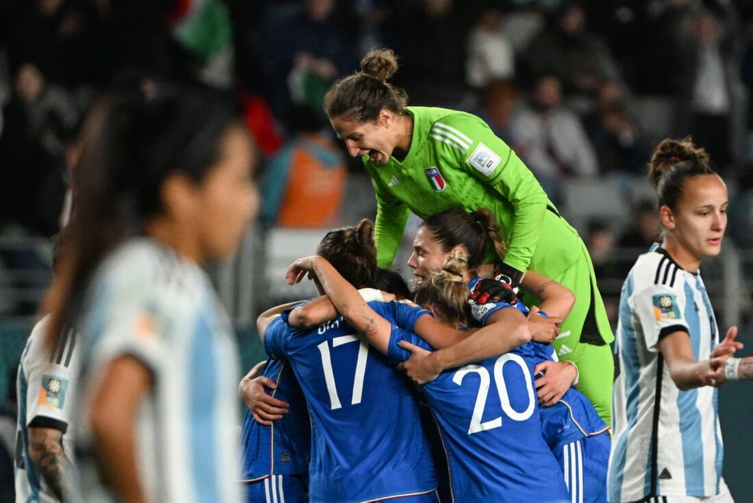 Itália estreou com vitória diante da Argentina 