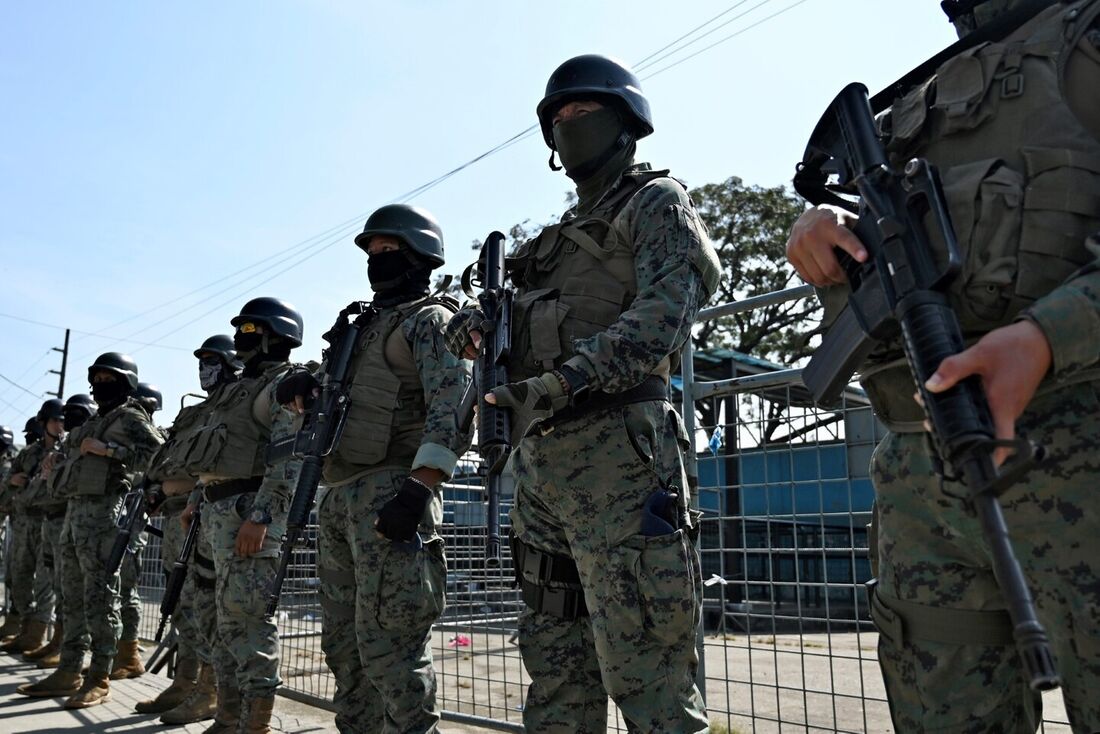 Militares invadem presídio no Equador