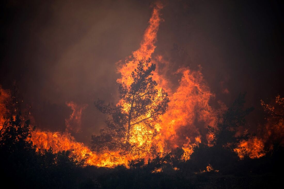 Grécia enfrenta vários incêndios